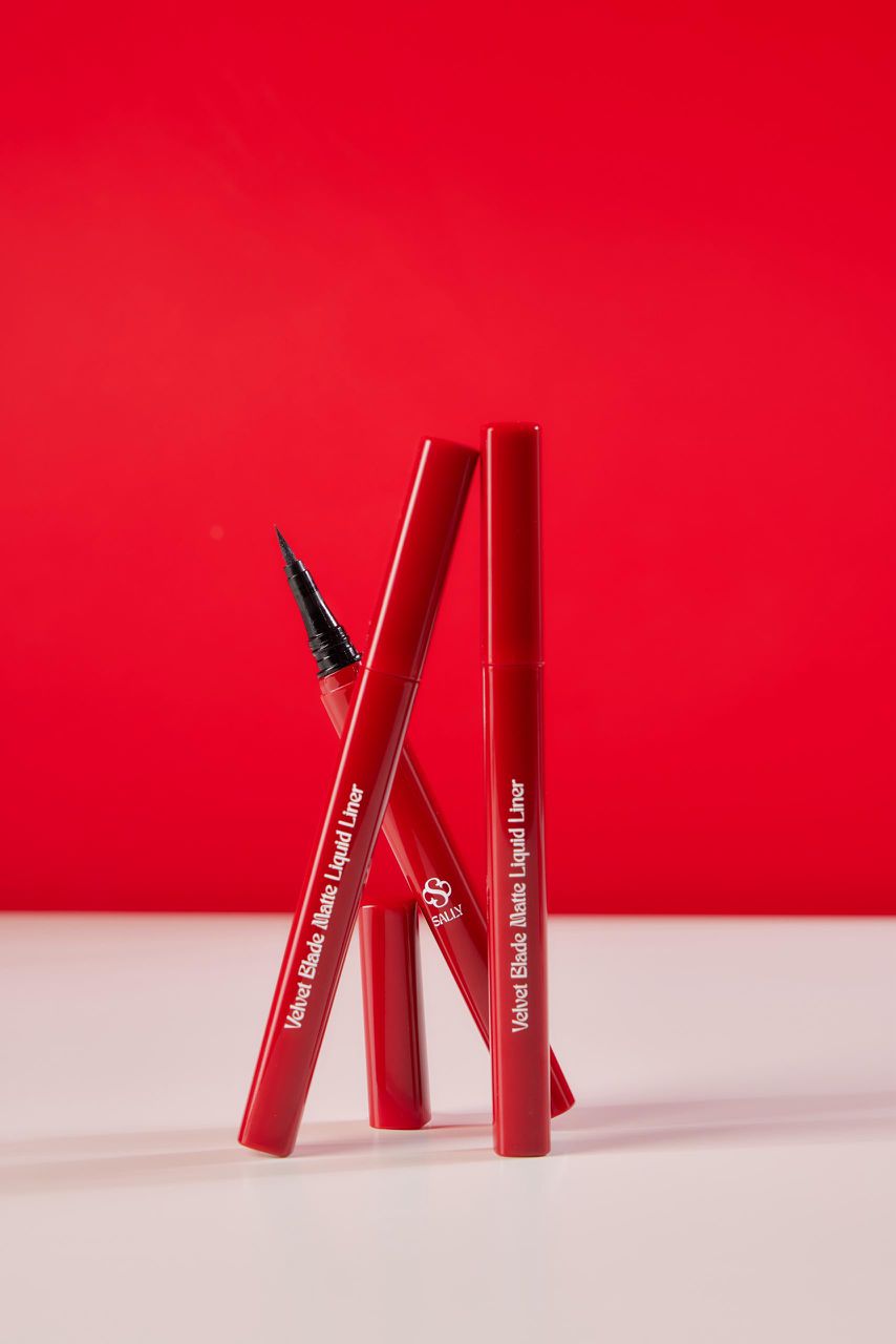 sally eyeliner (velvet blade matte liquid liner)